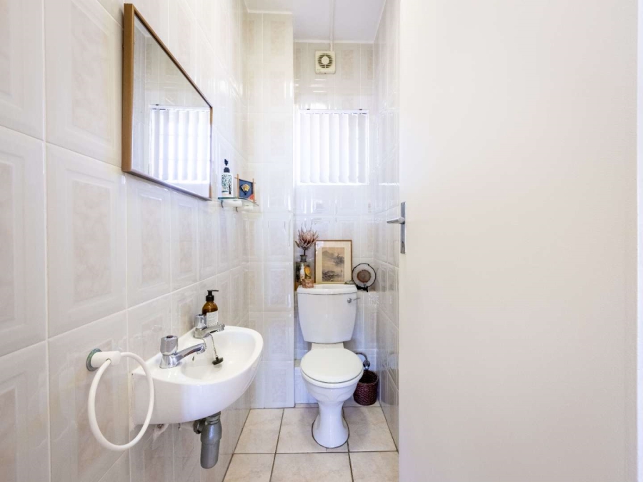 2 Bedroom Property for Sale in Sea Point Western Cape